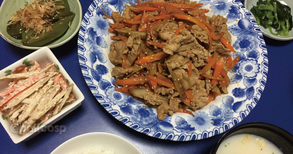 豚肉とごぼうと人参の炒め煮の写真